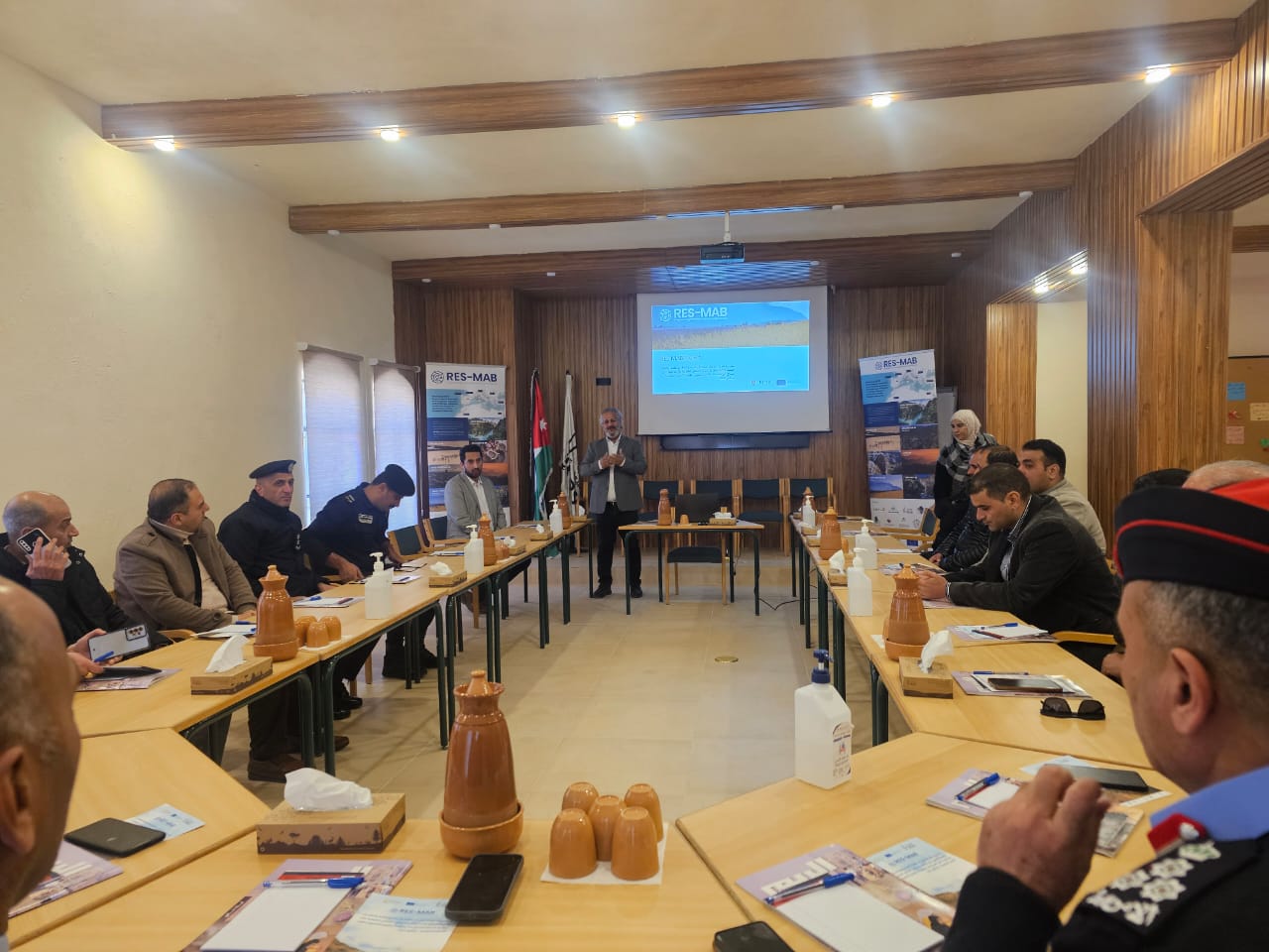 The first meeting with stakeholders for the RES-MAB project: “Promoting WEFE nexus-based adaptation and mitigation solutions and landscape resilience in Mediterranean Biosphere Reserves” was held today at the Dana Biosphere Reserve.